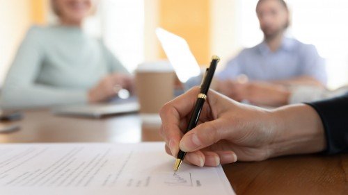 Yeminli Tercüme Nedir ve Neden Bu Kadar Önemlidir?